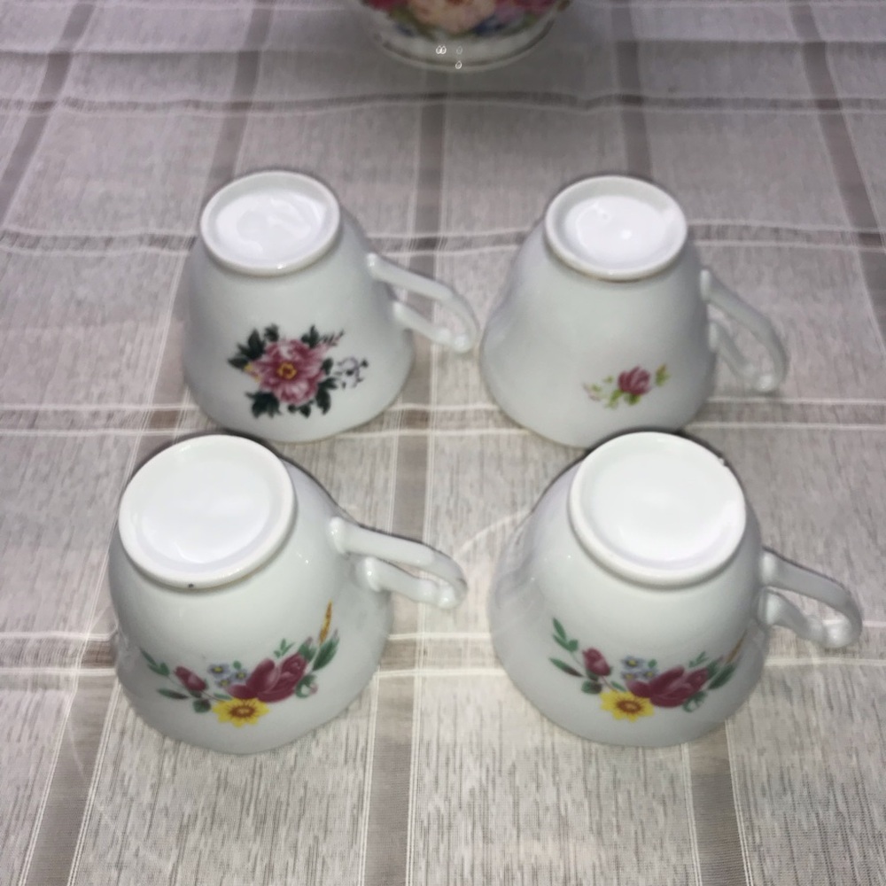 Stechkol Bone China Garden Roses teapot With Lid, 4 Cups (1 Mismatch) - Picture 2 of 13